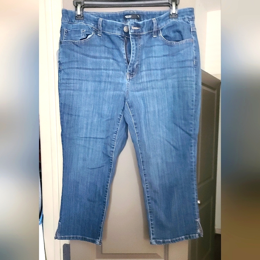 Simply Vera Wang Denim capri SZ 16